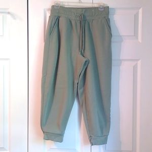 Women's cropped fleece joggers